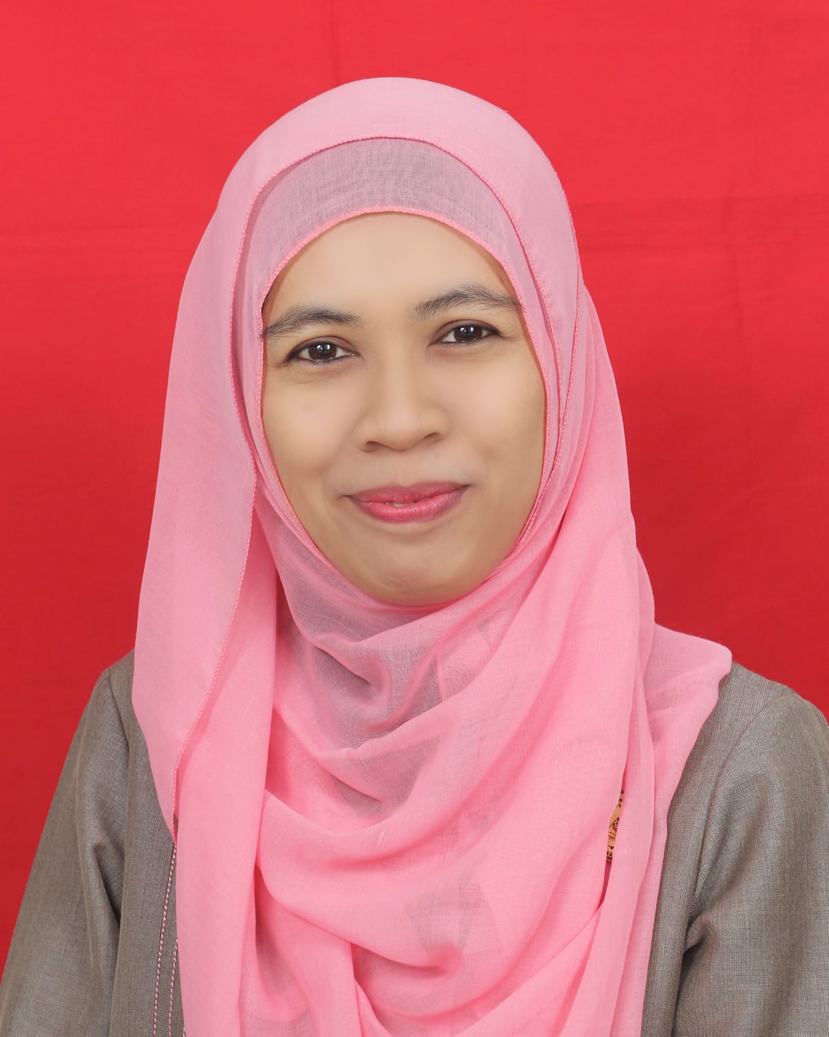 Dewi Apriyani, ST